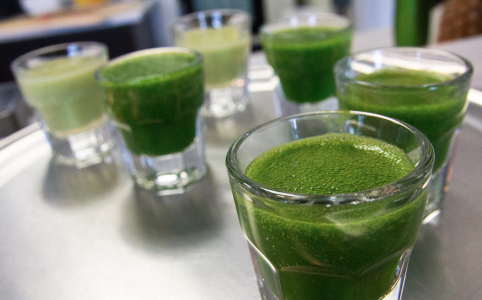 Image: Millennials ditch alcohol for green juice, booze-free bars and sober raves (Audio)