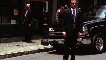 Secret_Service_agents_stand_guard